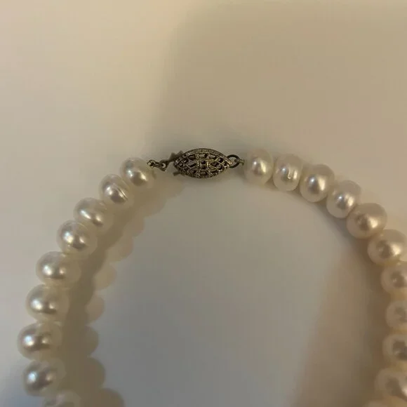 Ivory Freshwater Pearls Bracelet - Picture 4 of 5